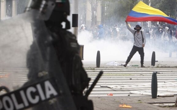 La CGT repudia la brutal represión a los trabajadores colombianos