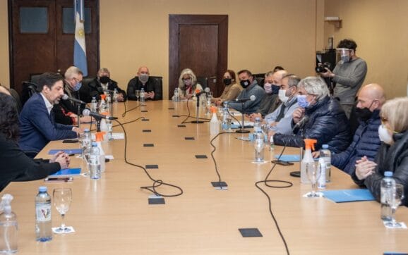 El ministro de Educación Nicolas Trotta presento un paquete de leyes educativas en la CGT