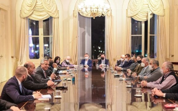 El Presidente Alberto Fernández recibió a la CGT tras el acuerdo para aumentar el Salario Mínimo