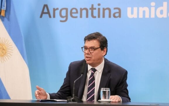 El ministro de Trabajo Claudio Moroni rechazó la “libertad de despidos impagos”