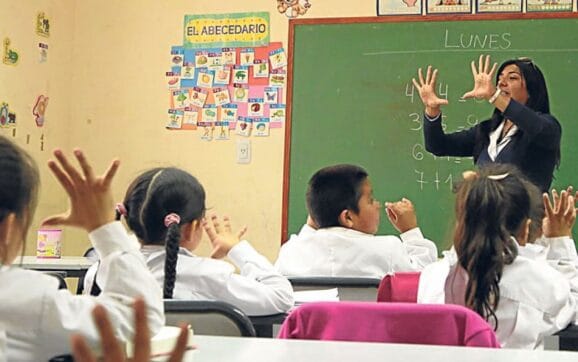 A los maestros y maestras en su día