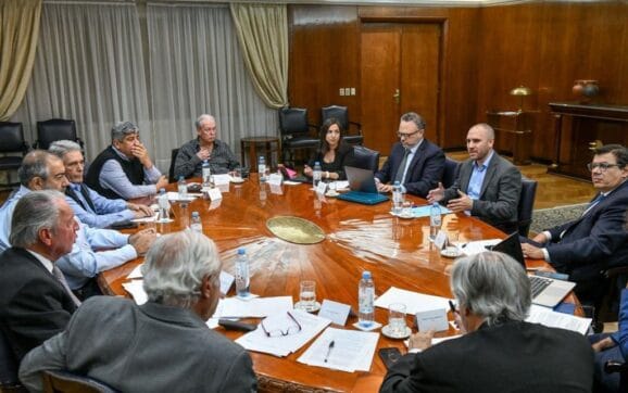 Nueva reunión entre la CGT, el Gobierno y la UIA