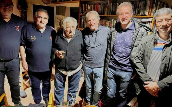 Dirigentes de la CGT visitaron a Pepe Mujica en su casa de Montevideo