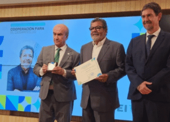 GERARDO MARTINEZ PREMIADO POR LA OEI
